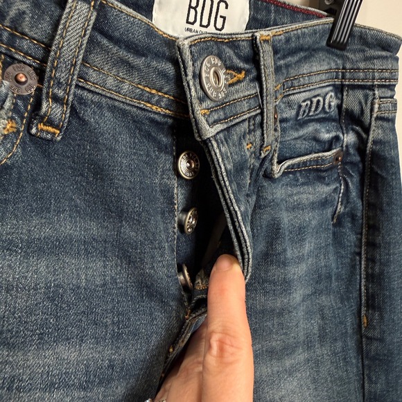 BDG Urban Outfitters Womens 24 Jeans Button Fly Boot Cut Dark Wash Classic Denim - Picture 6 of 15